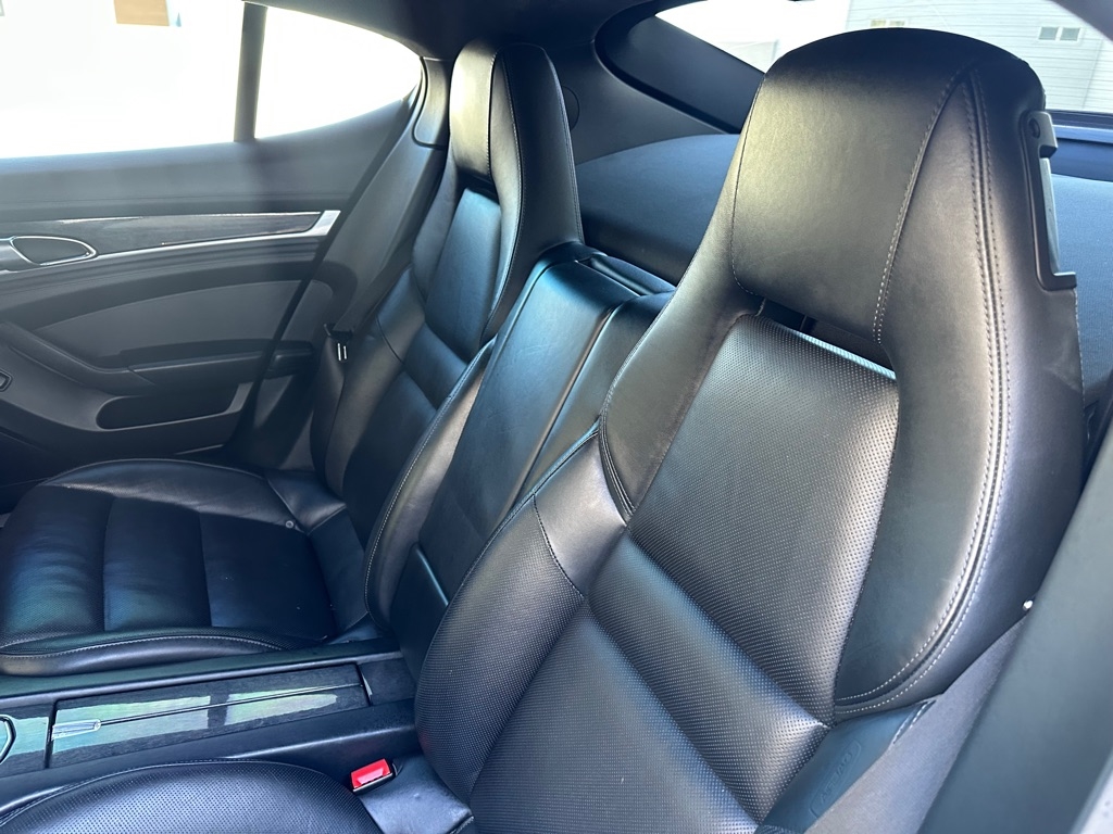 Porsche Panamera GTS 2013