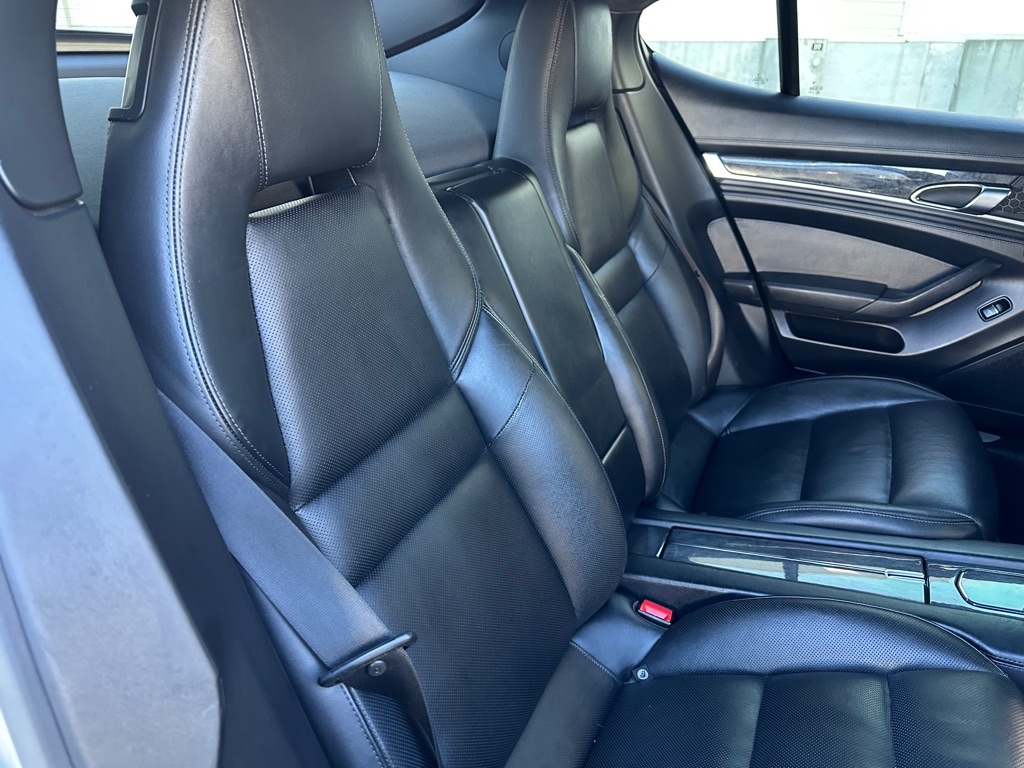 Porsche Panamera GTS 2013