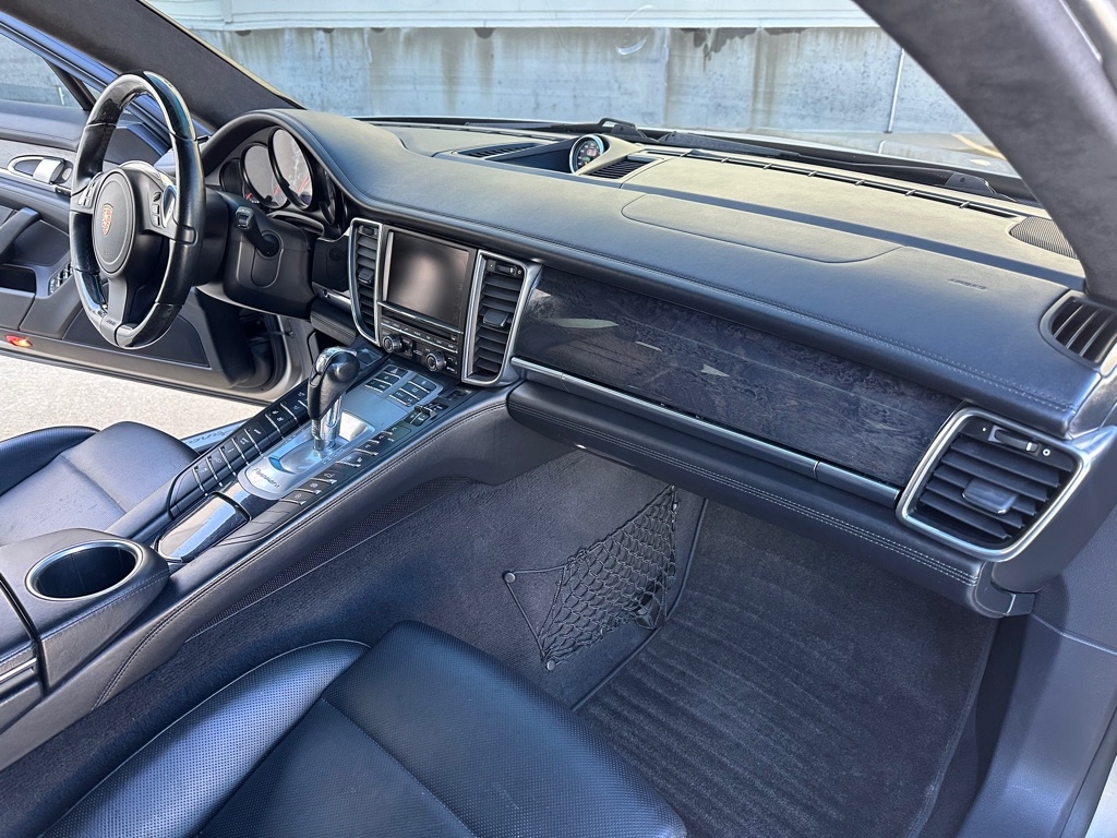 Porsche Panamera GTS 2013