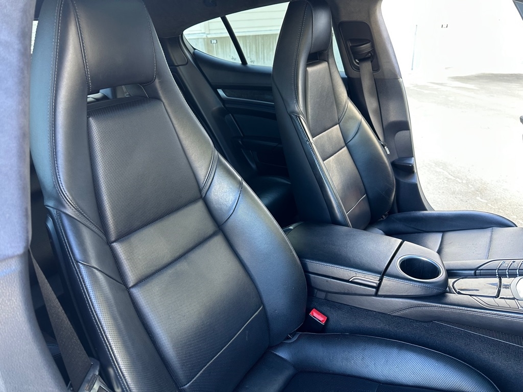 Porsche Panamera GTS 2013