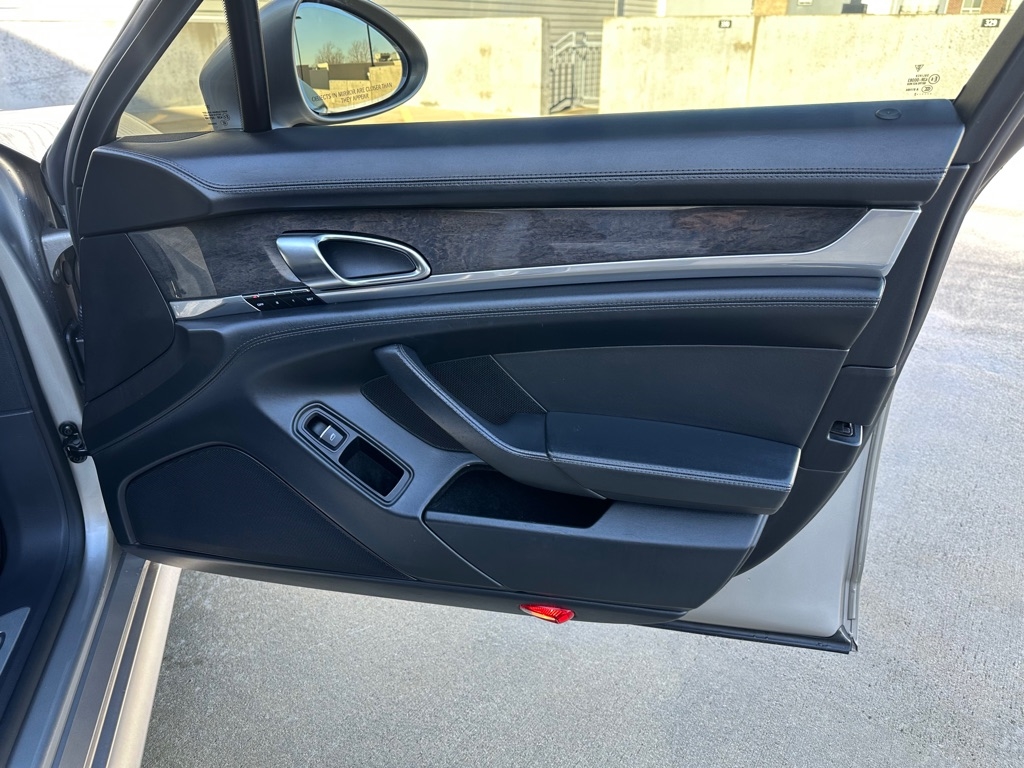 Porsche Panamera GTS 2013