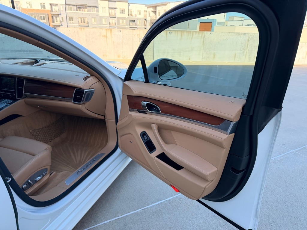 Porsche Panamera 4 2014