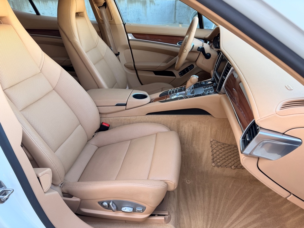Porsche Panamera 4 2014