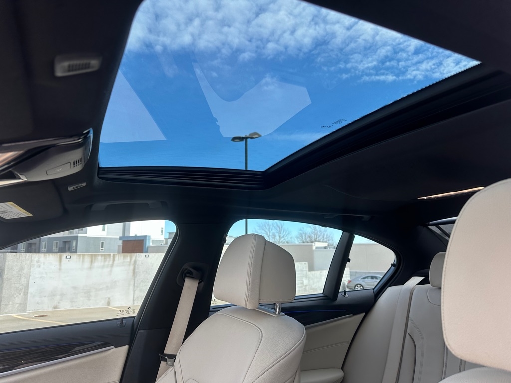 BMW 5-Series M550i xDrive 2020