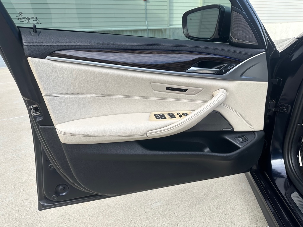 BMW 5-Series M550i xDrive 2020