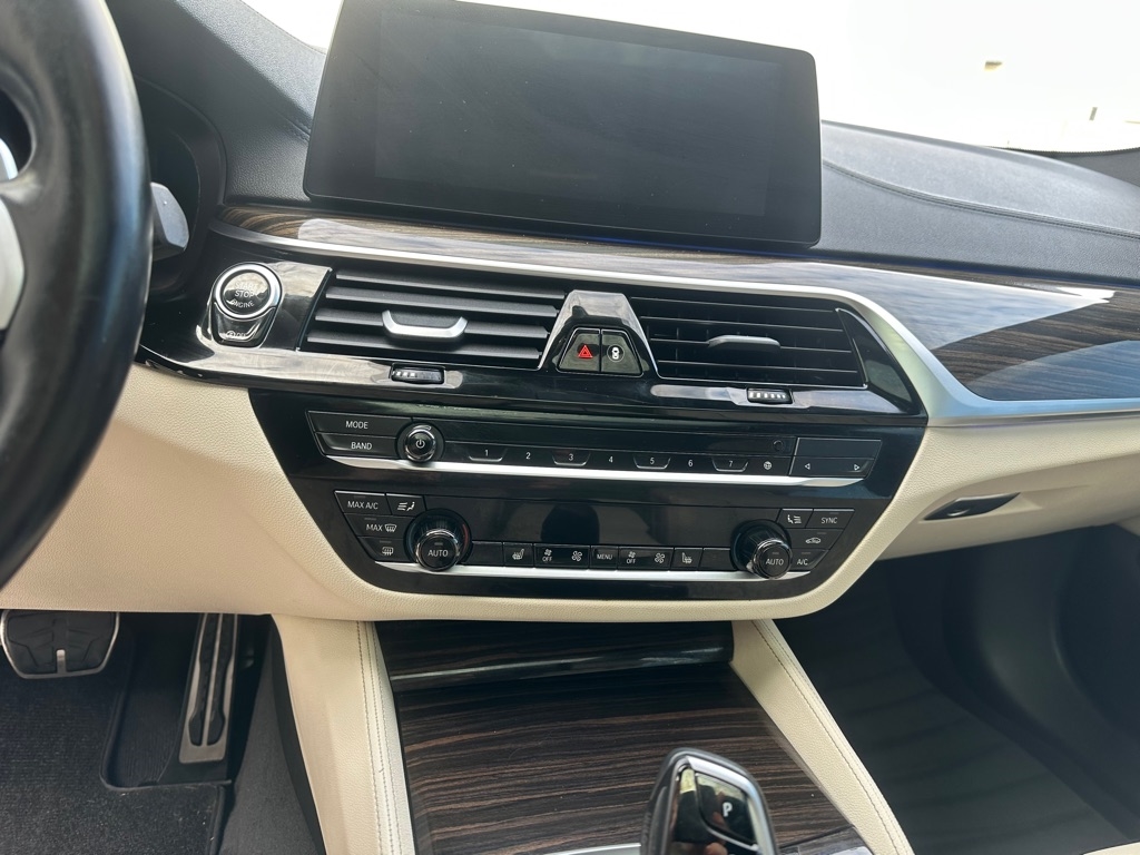 BMW 5-Series M550i xDrive 2020