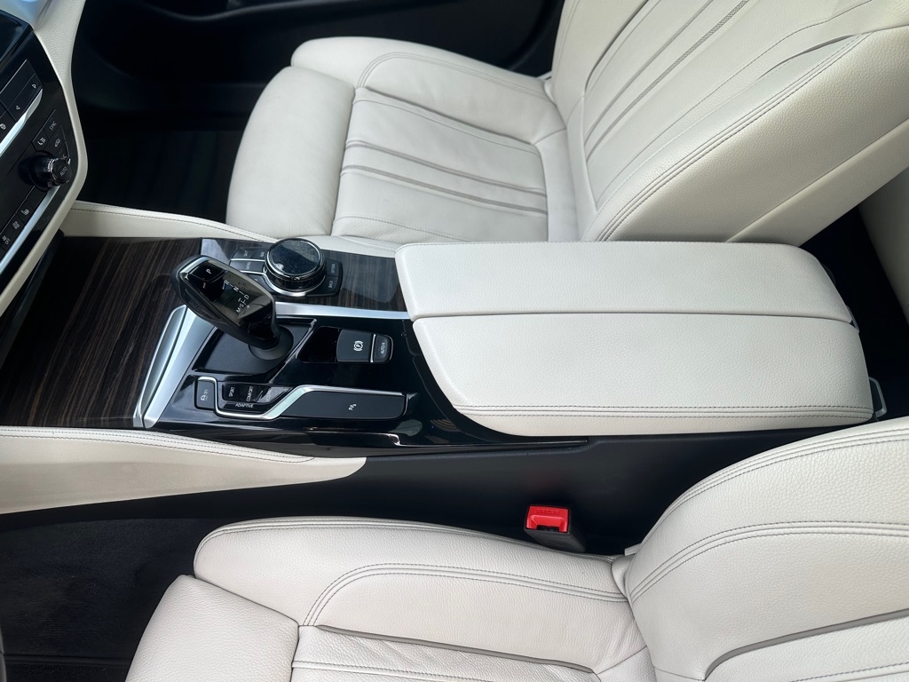 BMW 5-Series M550i xDrive 2020