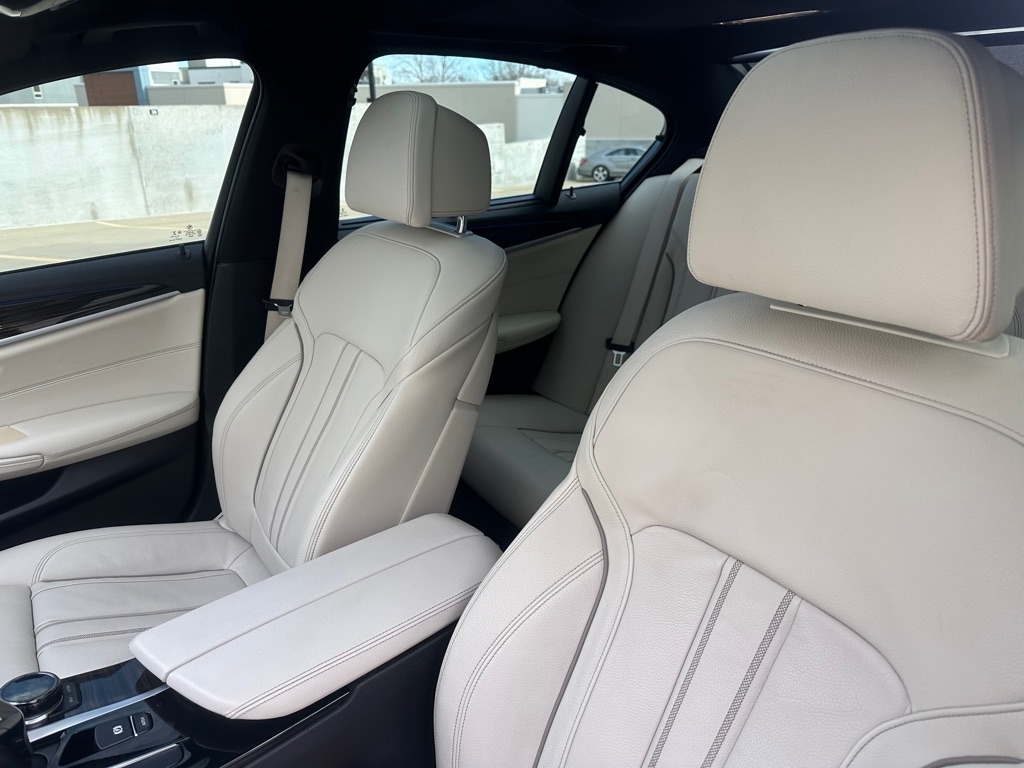 BMW 5-Series M550i xDrive 2020