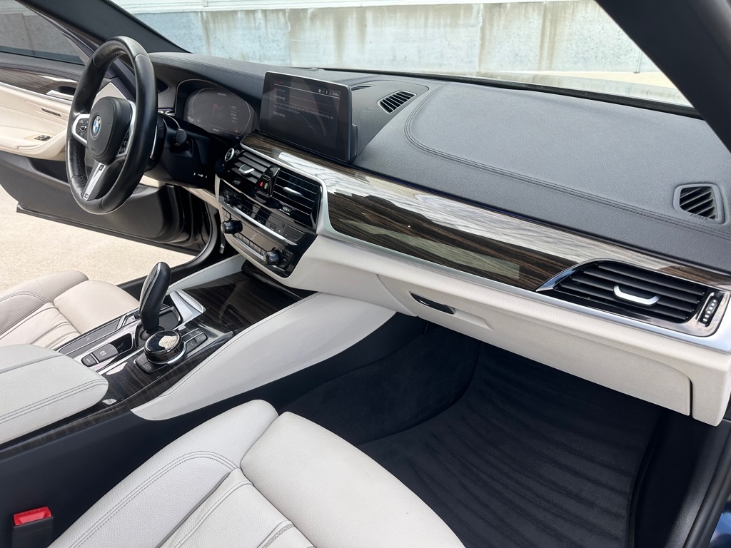 BMW 5-Series M550i xDrive 2020