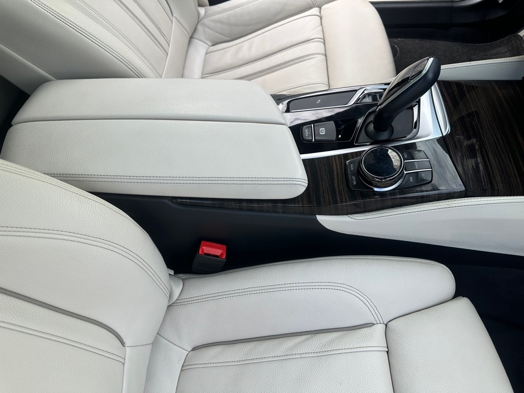 BMW 5-Series M550i xDrive 2020