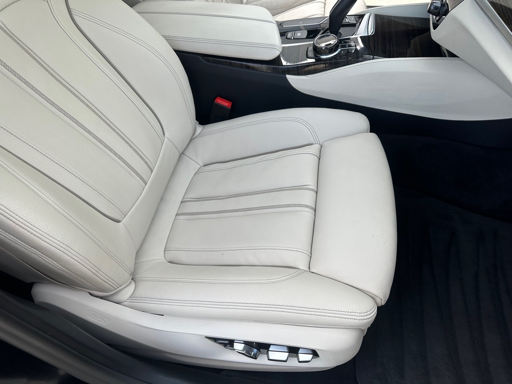 BMW 5-Series M550i xDrive 2020