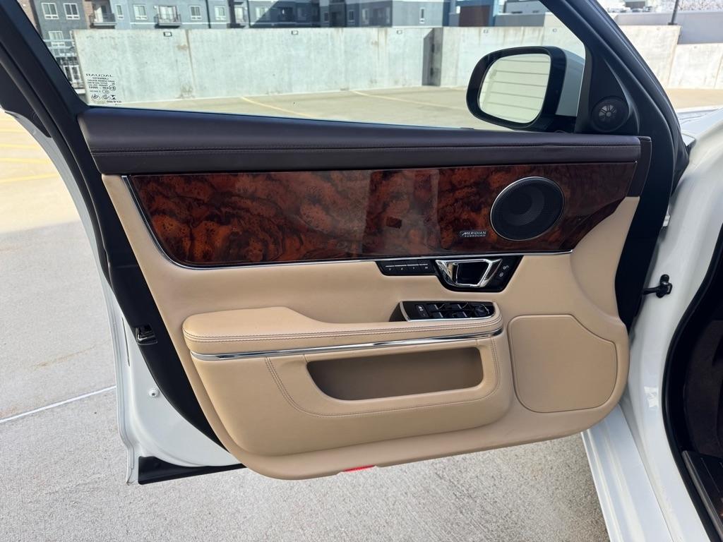 Jaguar XJ-Series XJL Portfolio 2016