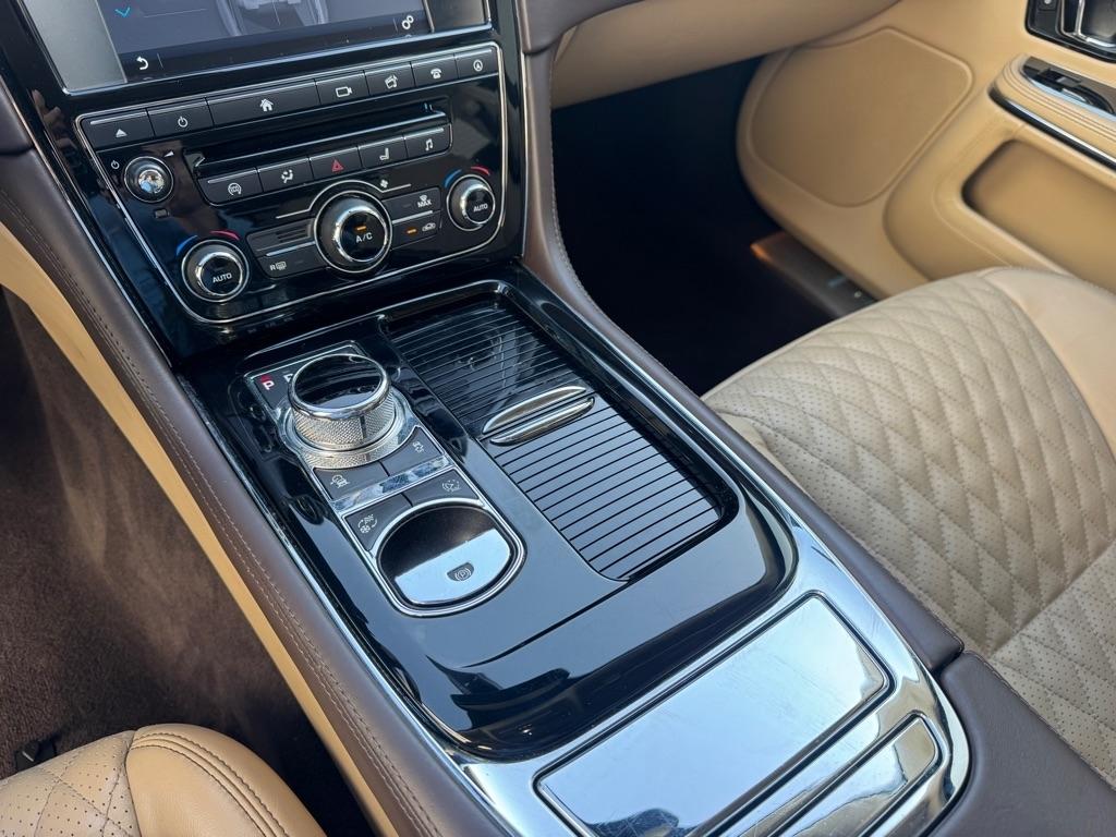 Jaguar XJ-Series XJL Portfolio 2016