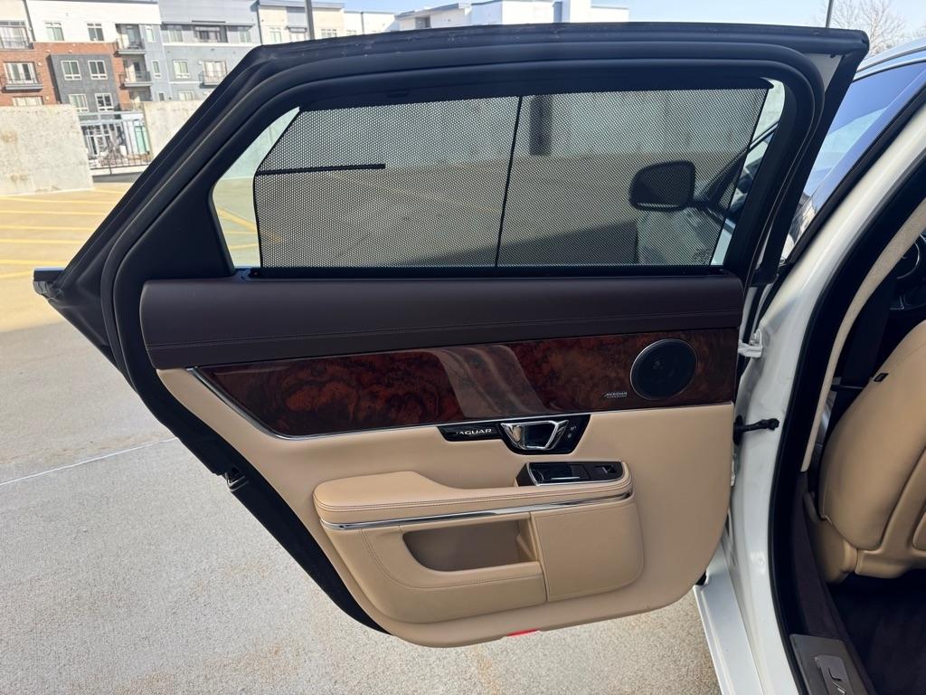 Jaguar XJ-Series XJL Portfolio 2016