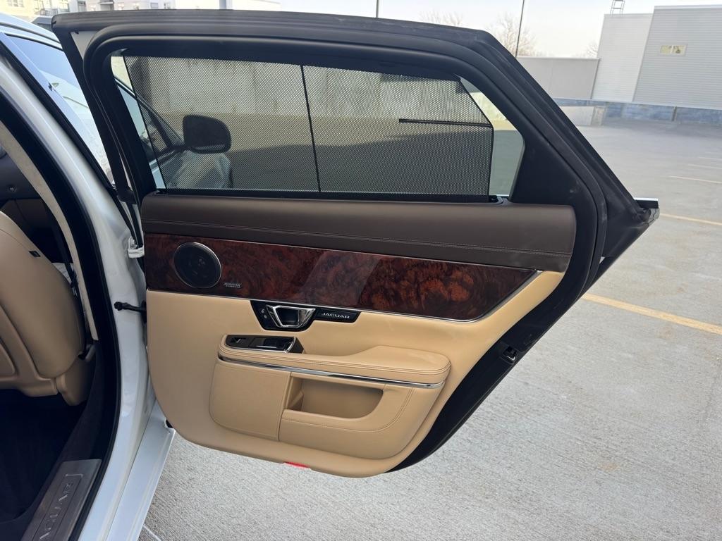 Jaguar XJ-Series XJL Portfolio 2016