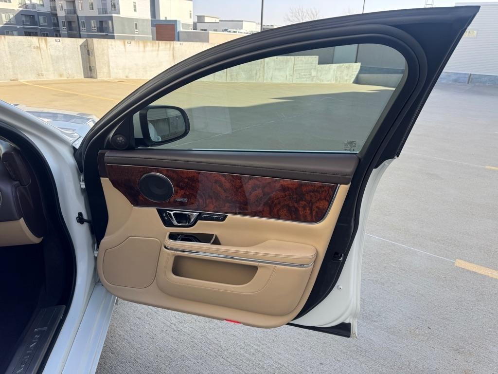 Jaguar XJ-Series XJL Portfolio 2016