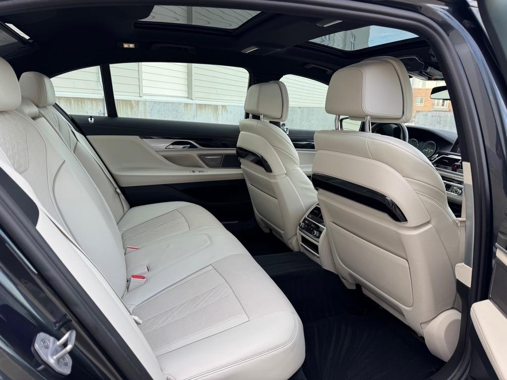 BMW 7-Series 750i xDrive 2017