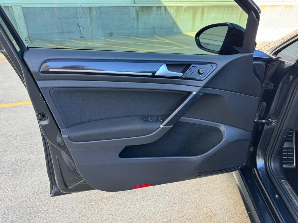 Volkswagen Golf GTI SE 6A 4-Door 2017