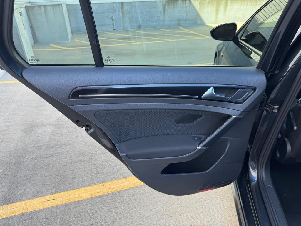 Volkswagen Golf GTI SE 6A 4-Door 2017