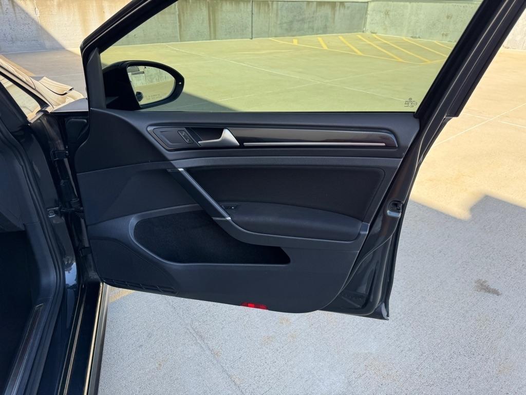 Volkswagen Golf GTI SE 6A 4-Door 2017