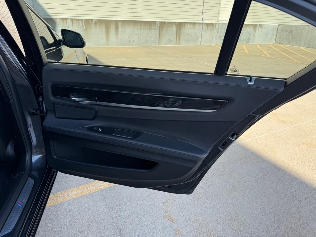 BMW 7-Series 740iL 2015