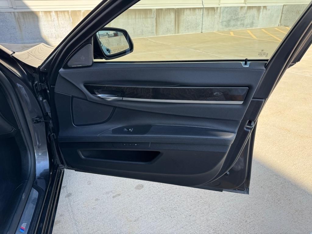 BMW 7-Series 740iL 2015