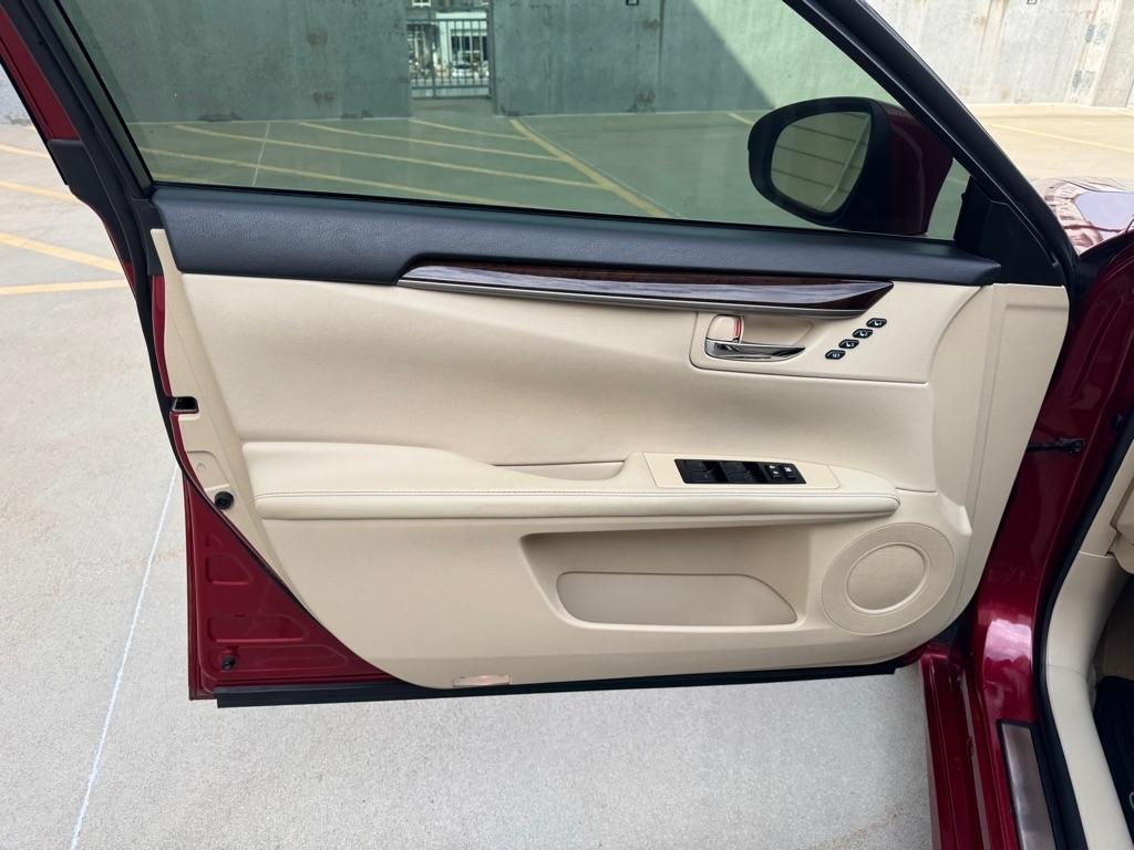 Lexus ES 350 Sedan 2015