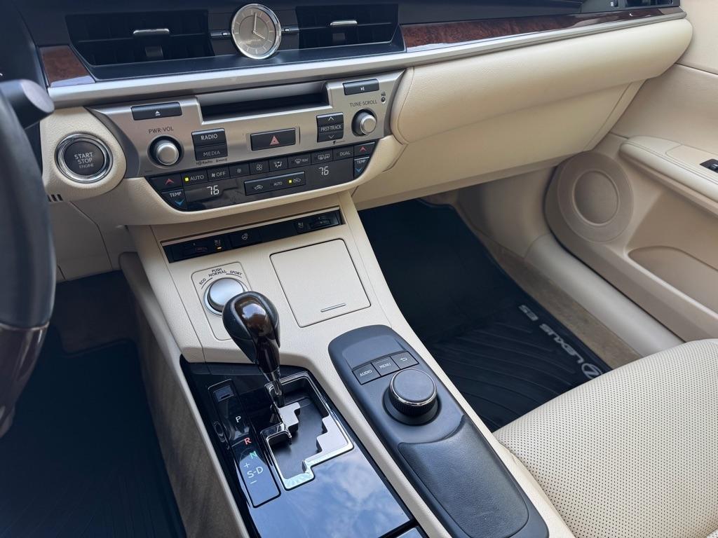 Lexus ES 350 Sedan 2015