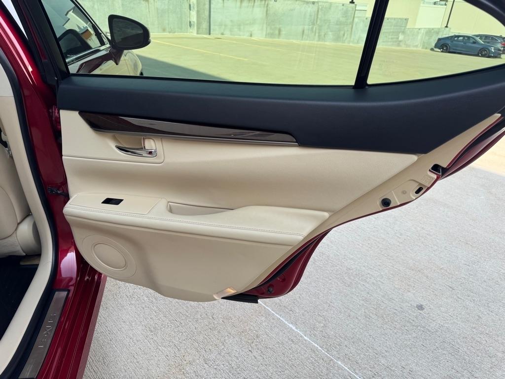 Lexus ES 350 Sedan 2015