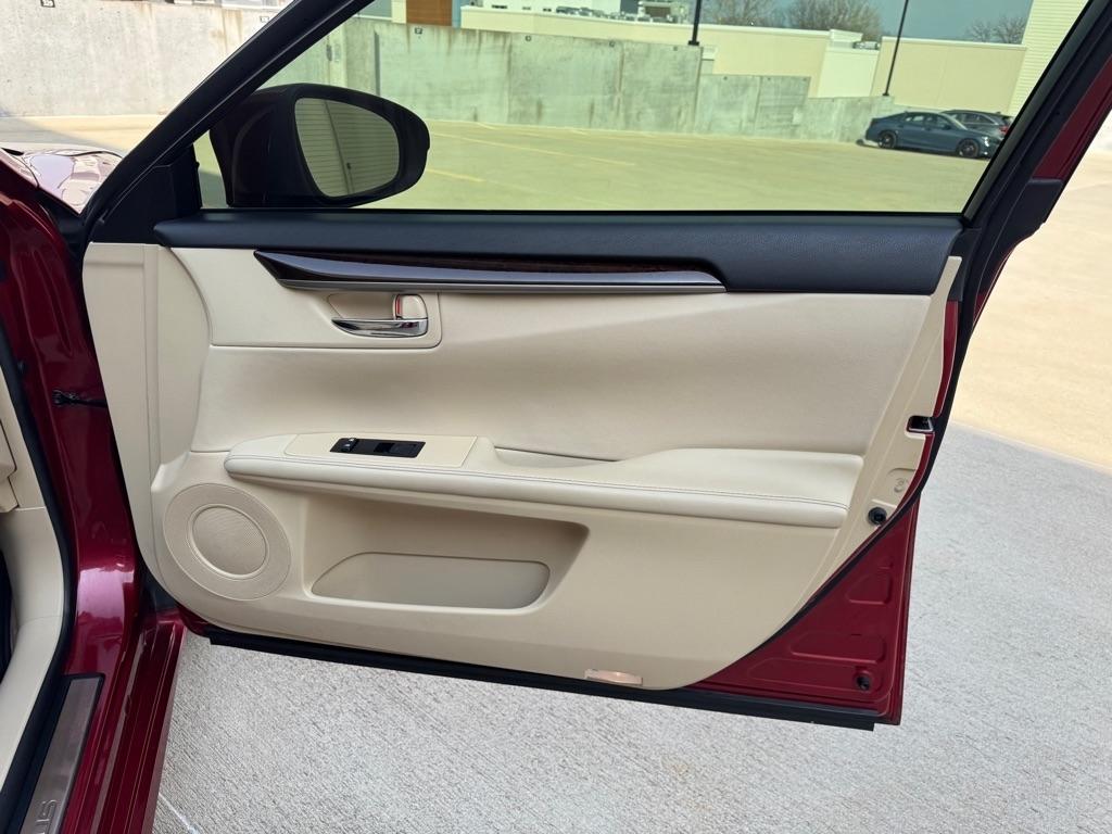 Lexus ES 350 Sedan 2015