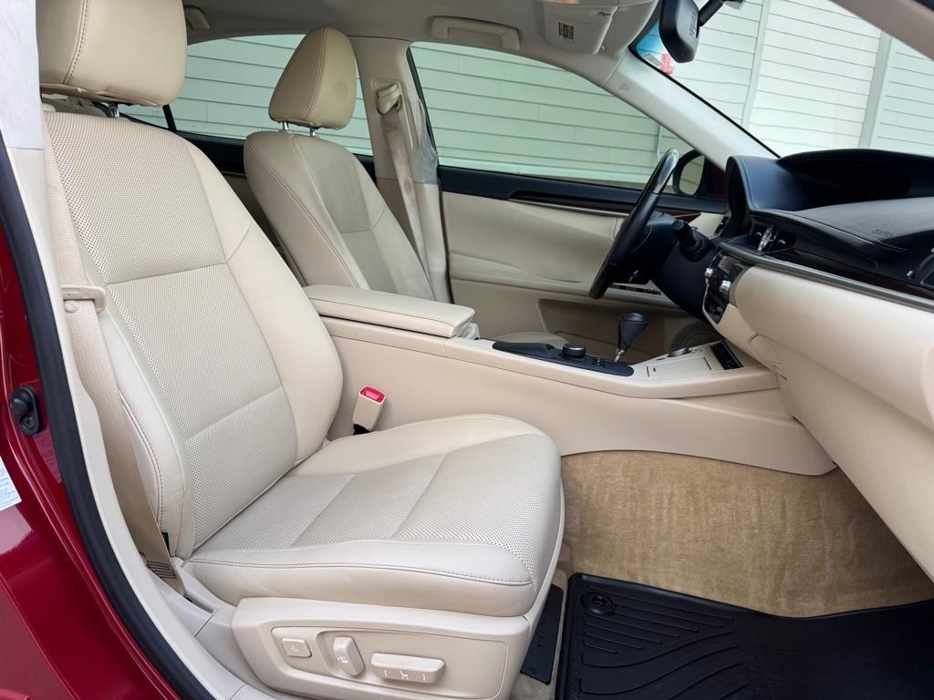 Lexus ES 350 Sedan 2015
