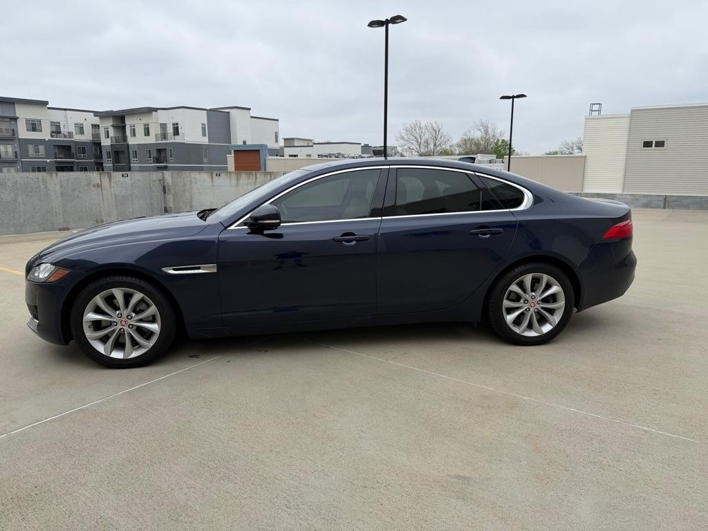 Jaguar XF-Series 25t Premium AWD 2018