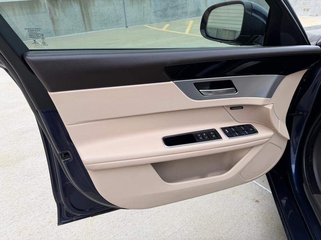 Jaguar XF-Series 25t Premium AWD 2018