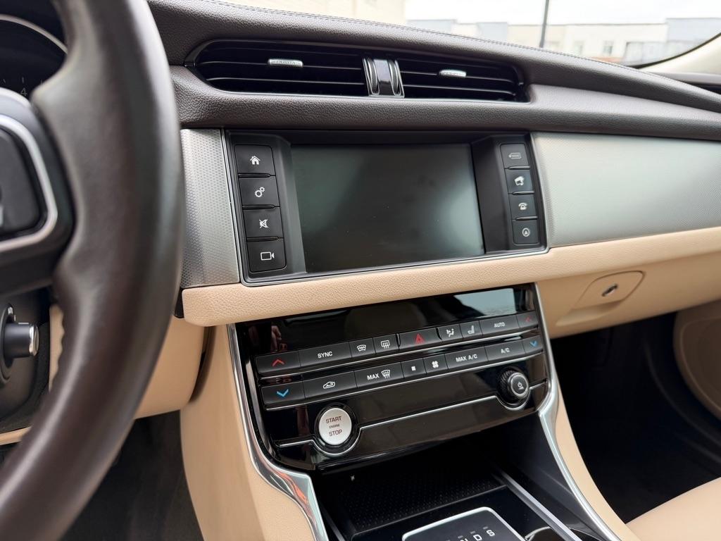 Jaguar XF-Series 25t Premium AWD 2018