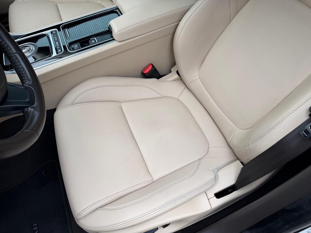 Jaguar XF-Series 25t Premium AWD 2018