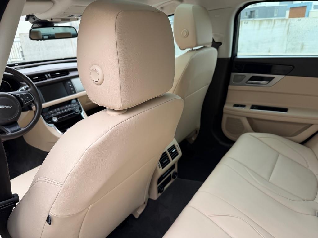 Jaguar XF-Series 25t Premium AWD 2018