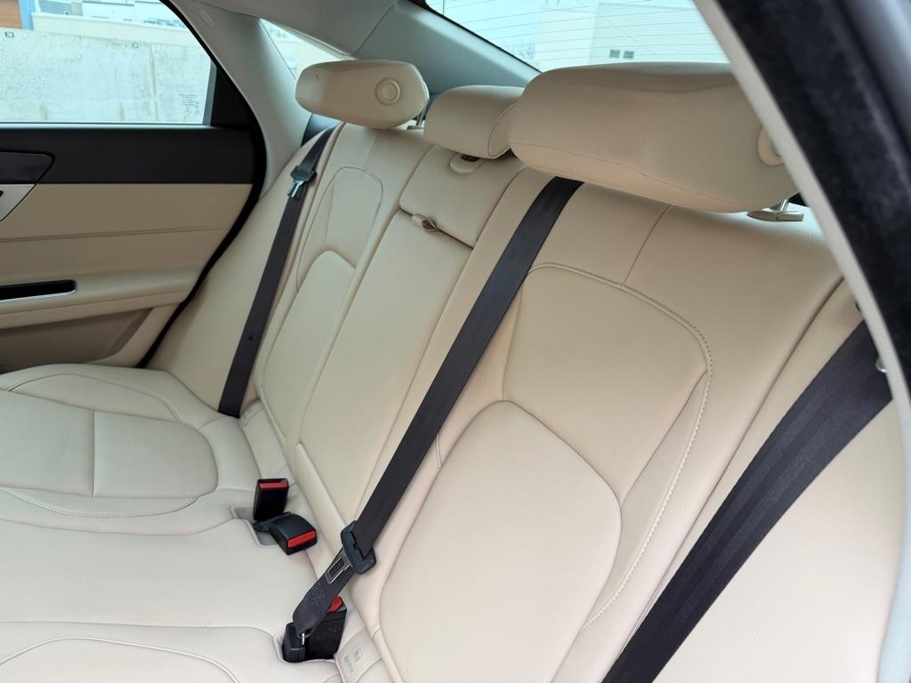 Jaguar XF-Series 25t Premium AWD 2018