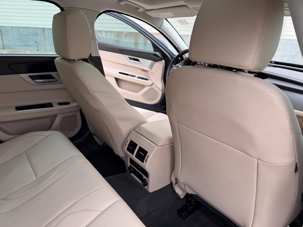 Jaguar XF-Series 25t Premium AWD 2018