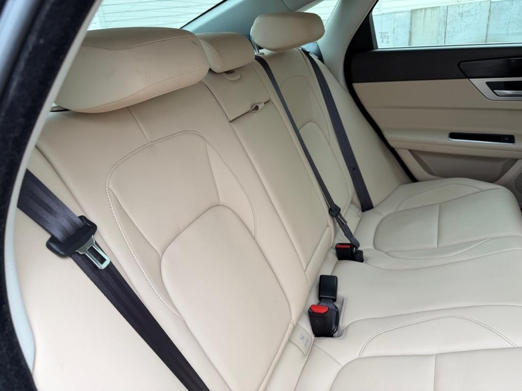 Jaguar XF-Series 25t Premium AWD 2018