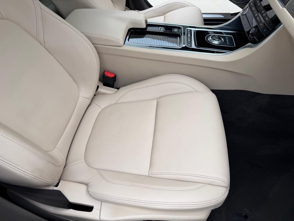 Jaguar XF-Series 25t Premium AWD 2018