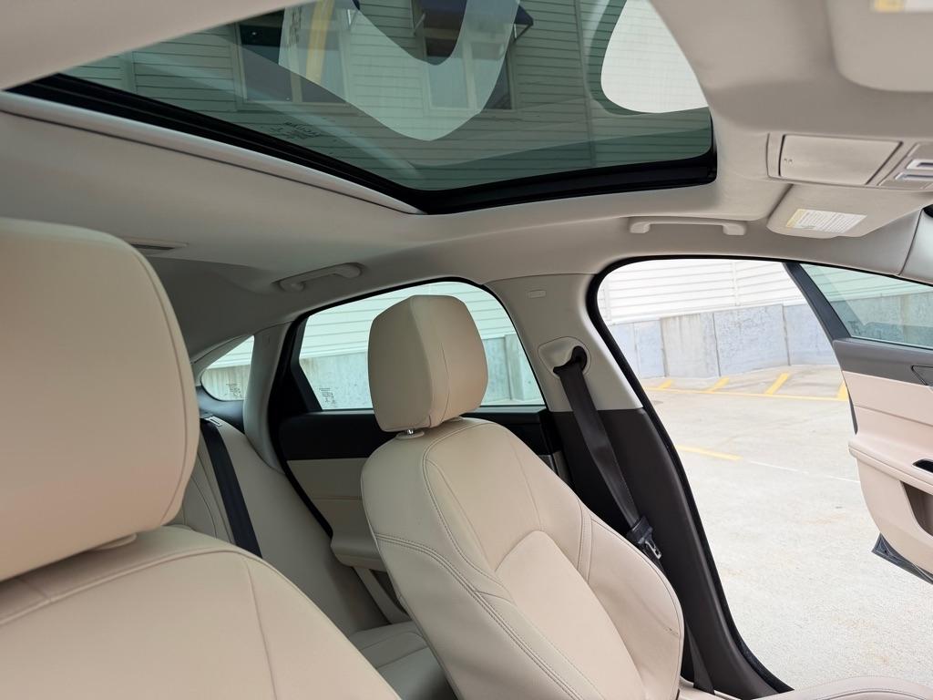 Jaguar XF-Series 25t Premium AWD 2018