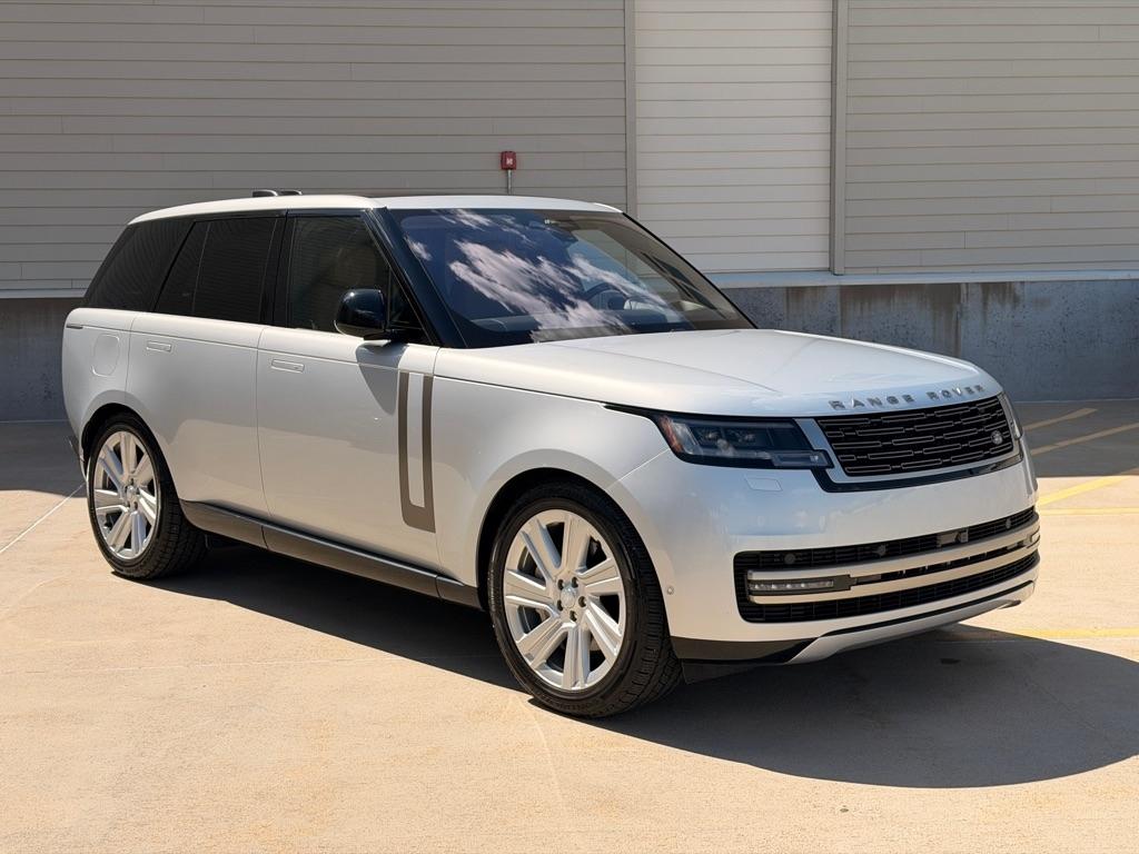 2023 Land Rover New Range Rover SE
