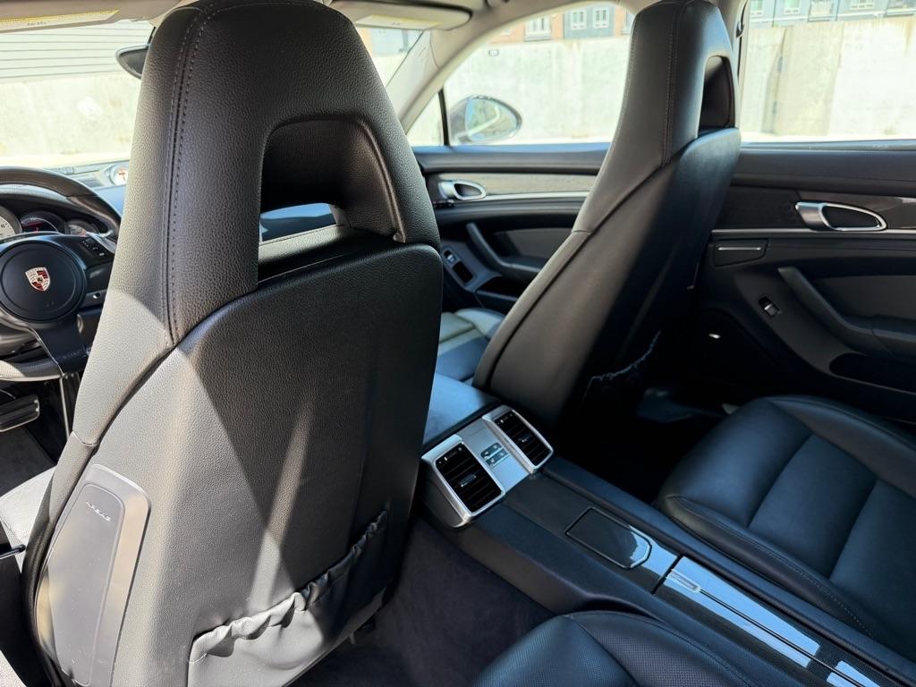 Porsche Panamera S 2012