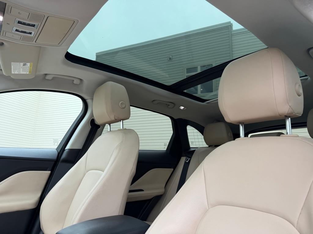 Jaguar F-Pace 25t Premium 2018
