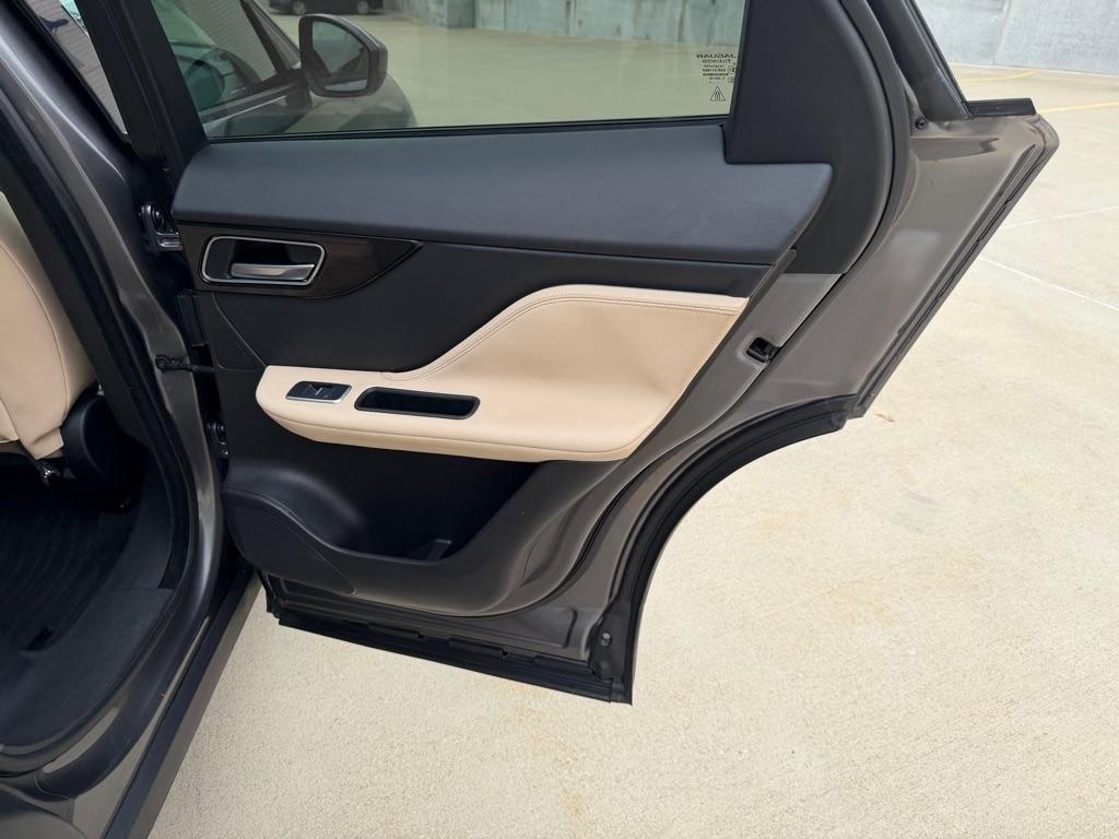 Jaguar F-Pace 25t Premium 2018