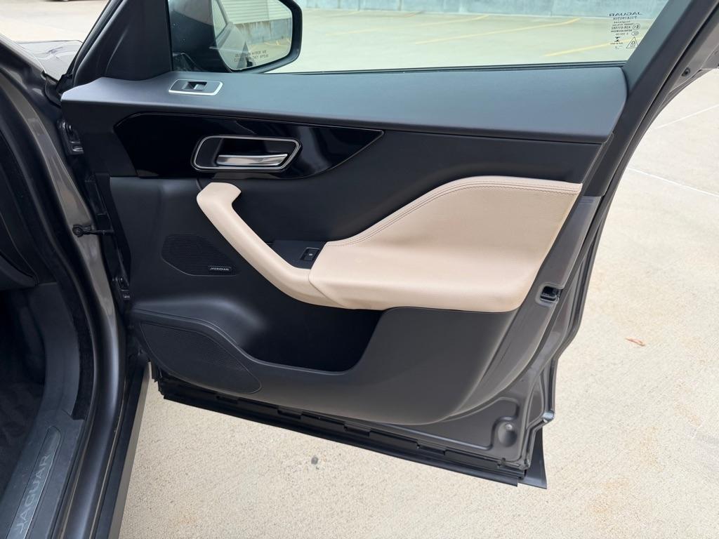Jaguar F-Pace 25t Premium 2018