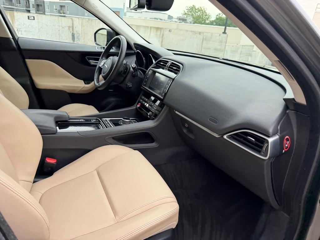 Jaguar F-Pace 25t Premium 2018