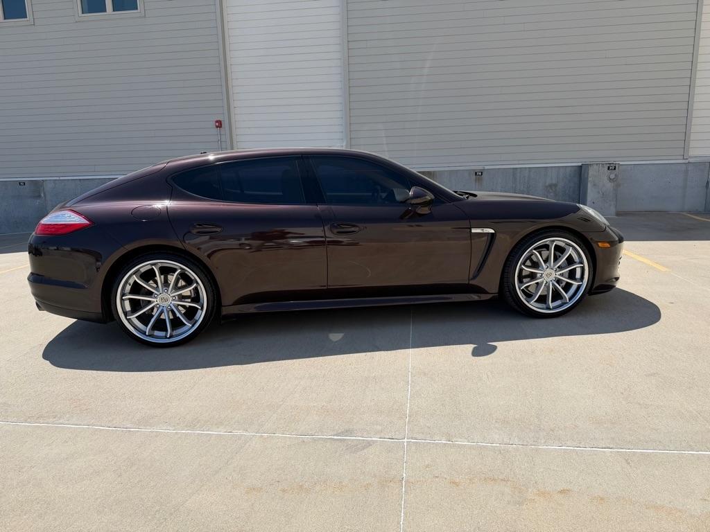 Porsche Panamera 4 2012