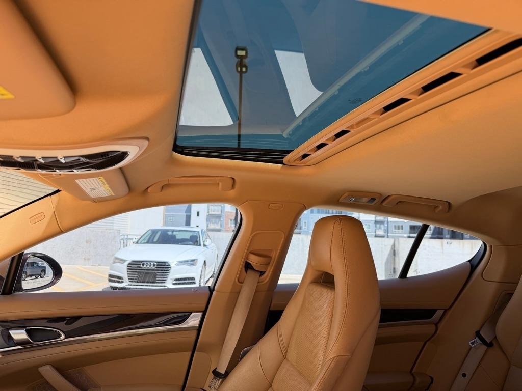 Porsche Panamera 4 2012