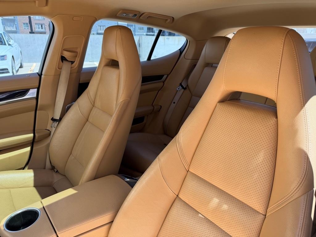 Porsche Panamera 4 2012